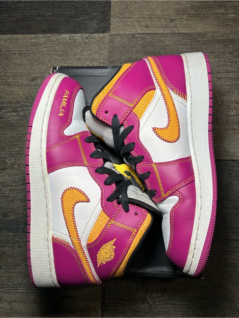 Jordan 1 Mid “Dia de Los Muertos” Size 6.5Y Pre-Owned
